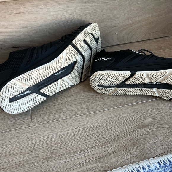 Altra Solstice running shoes. - Picture 4 of 6